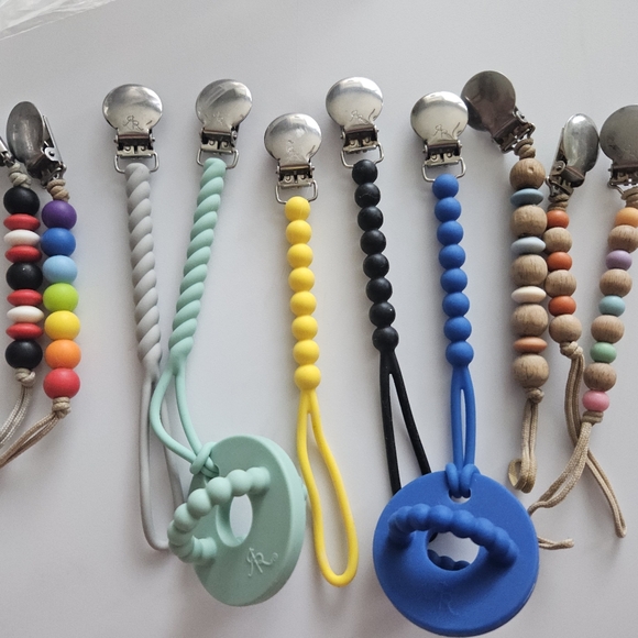 Ryan And Rose Pacifier Clips - Picture 1 of 11